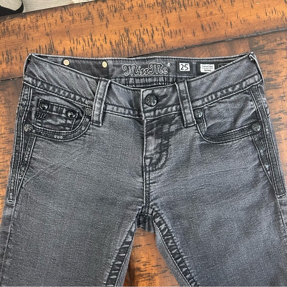 Size 25 Miss Me Jeans - Picture 4 of 7